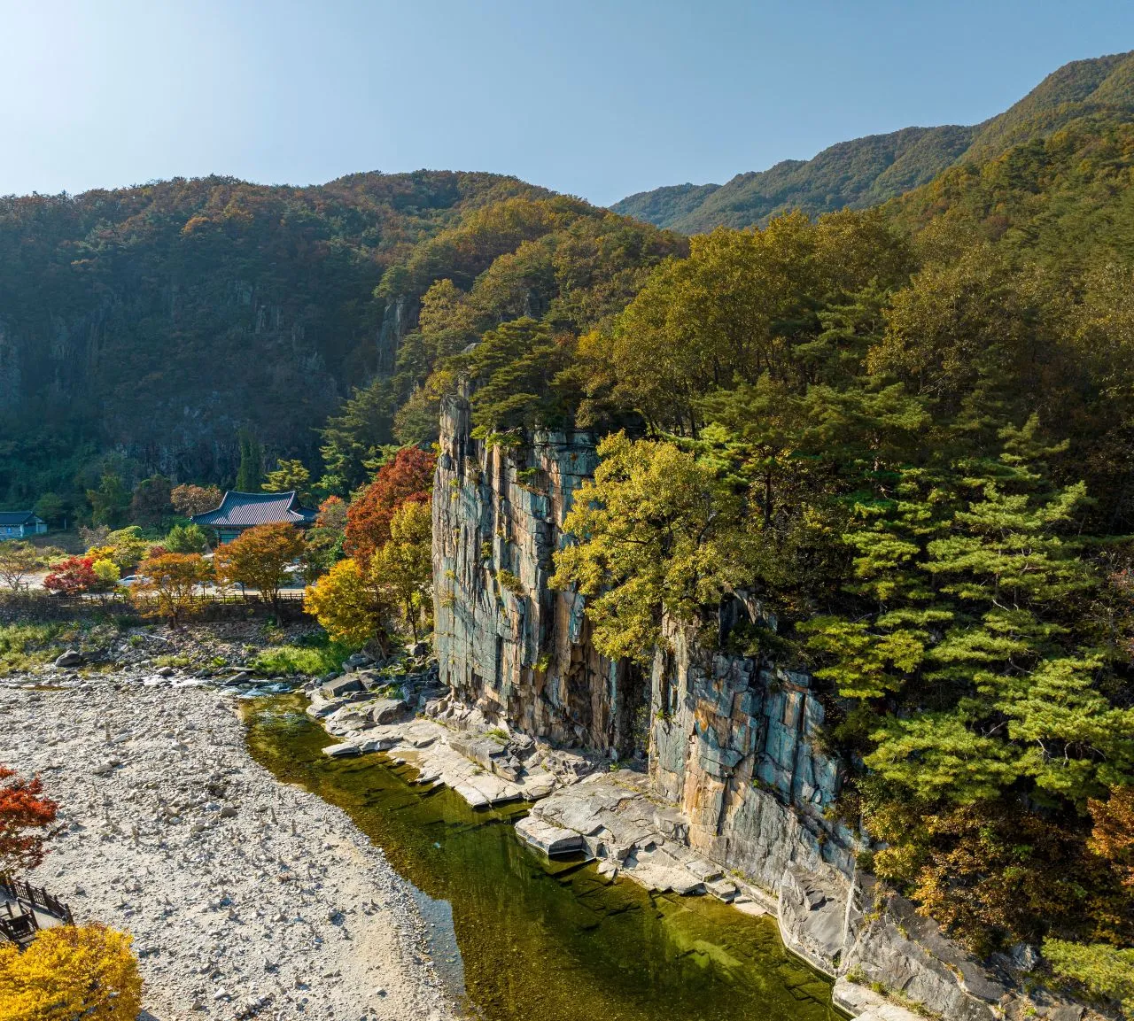 사인암과 운선구곡 물길